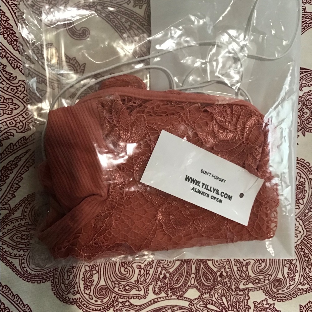 NWT Full Tilt Strappy Lace Back Seamless Cami - Picture 6 of 7